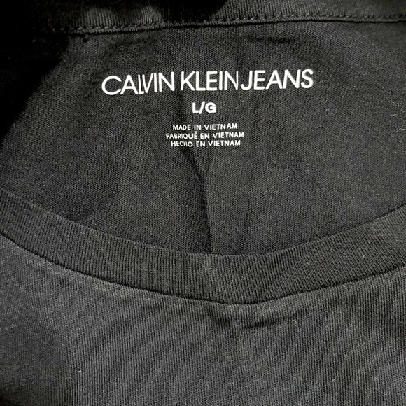 NWT Women's Size Large Calvin Klein Short Sleeve Cropped Logo Print Tee In Black - Picture 4 of 10